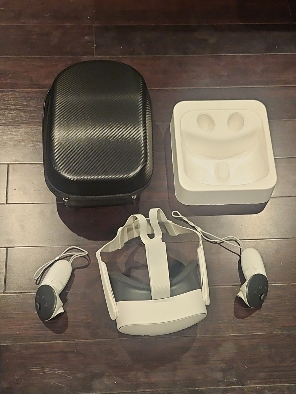 Meta Quest 3s With Controllers With Protective Case Good Condition